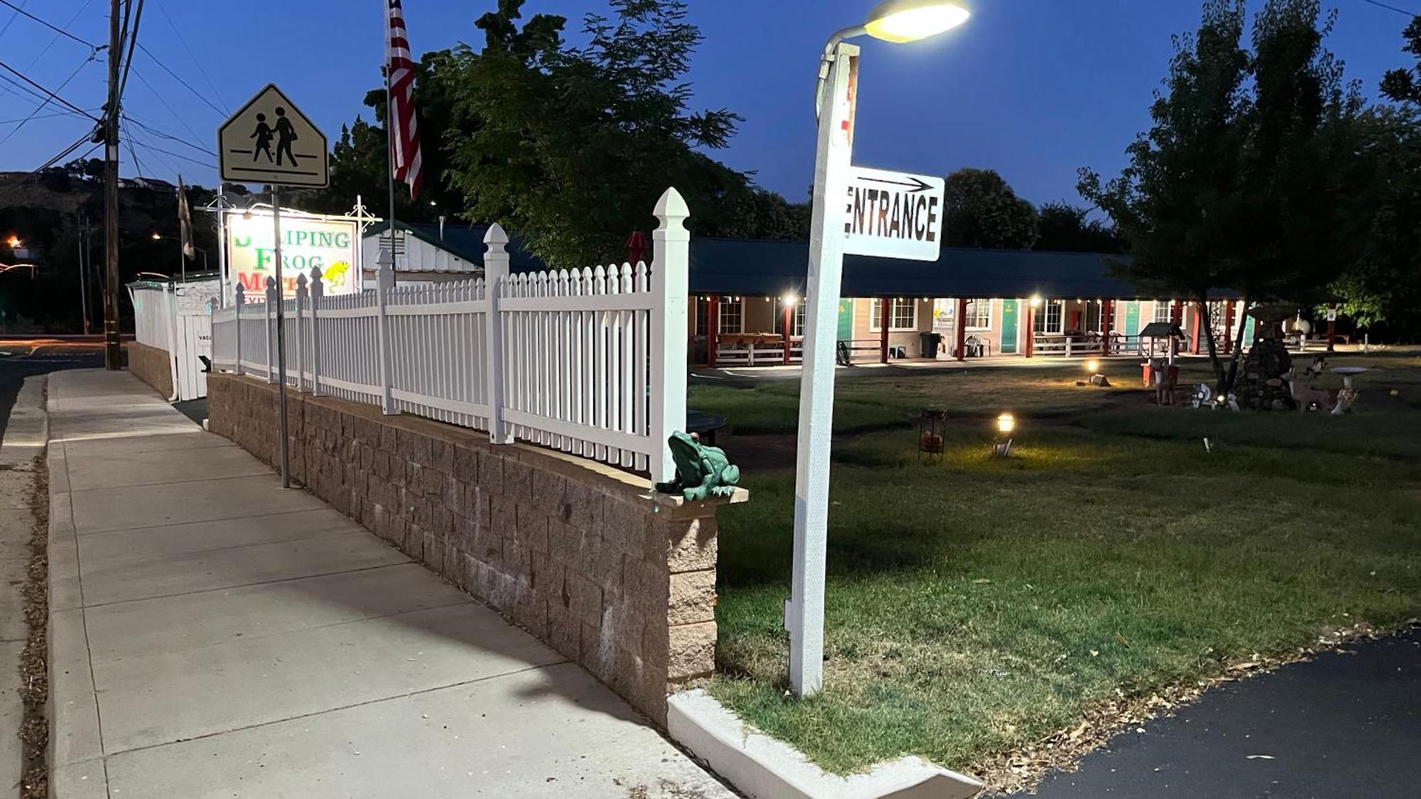 Jumping Frog Motel Angels Camp Exterior foto